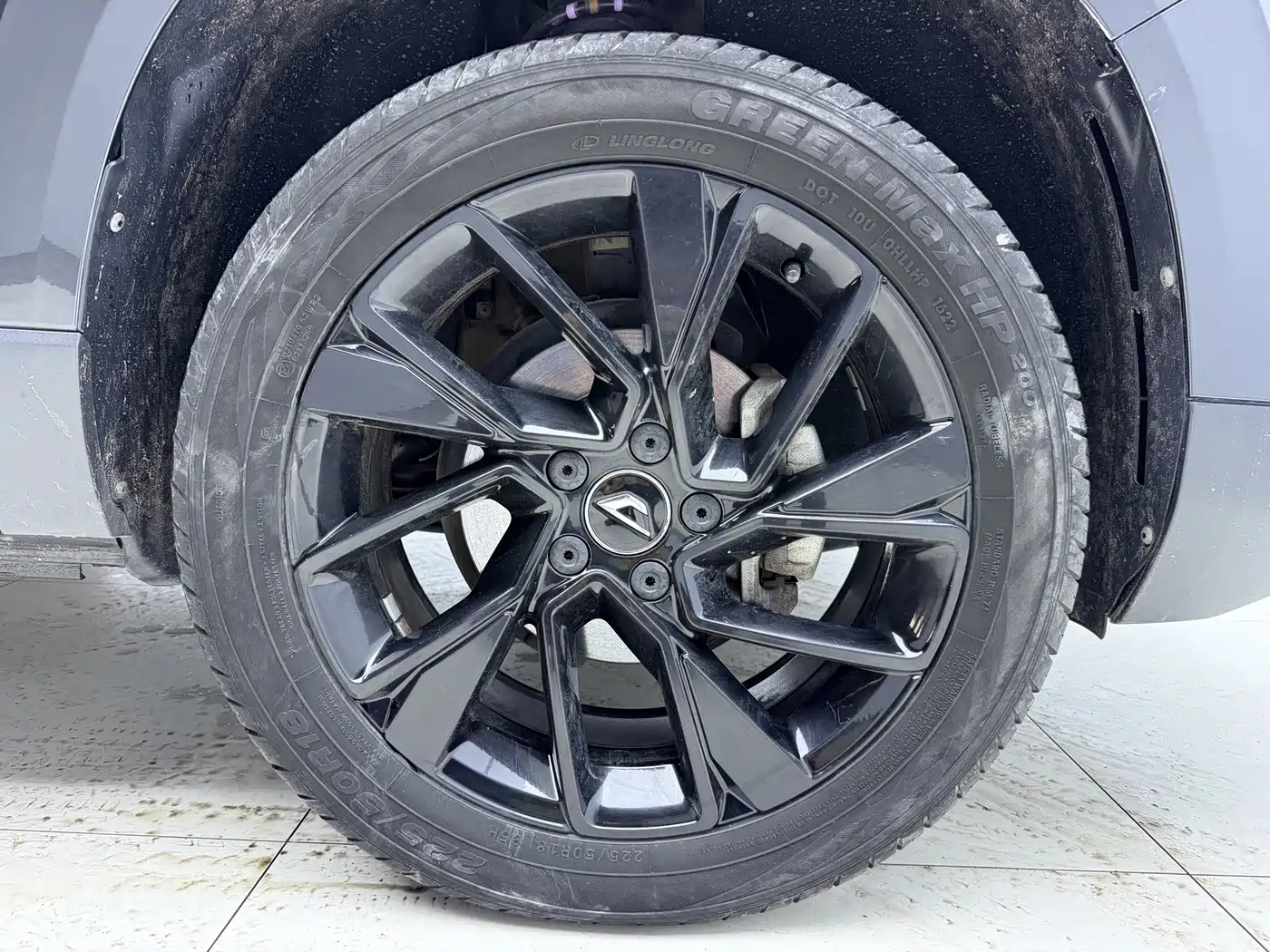 Photo 8 - Jetta VS7