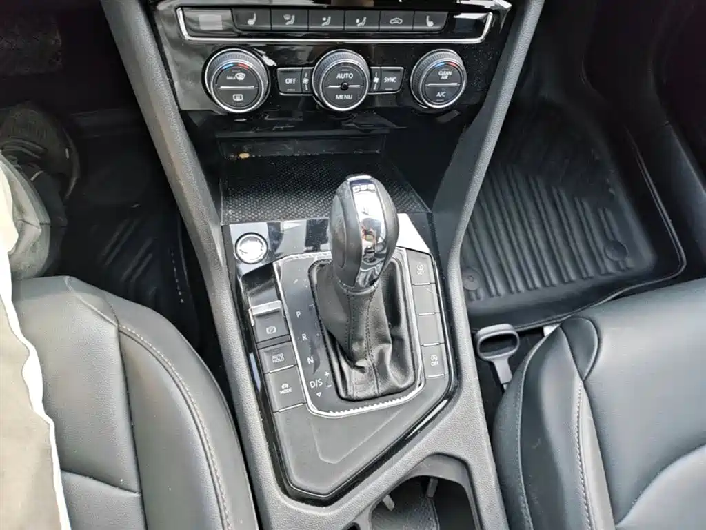 Volkswagen Tharu 2020 330TSI 4WD Luxury Edition China VI фото 14