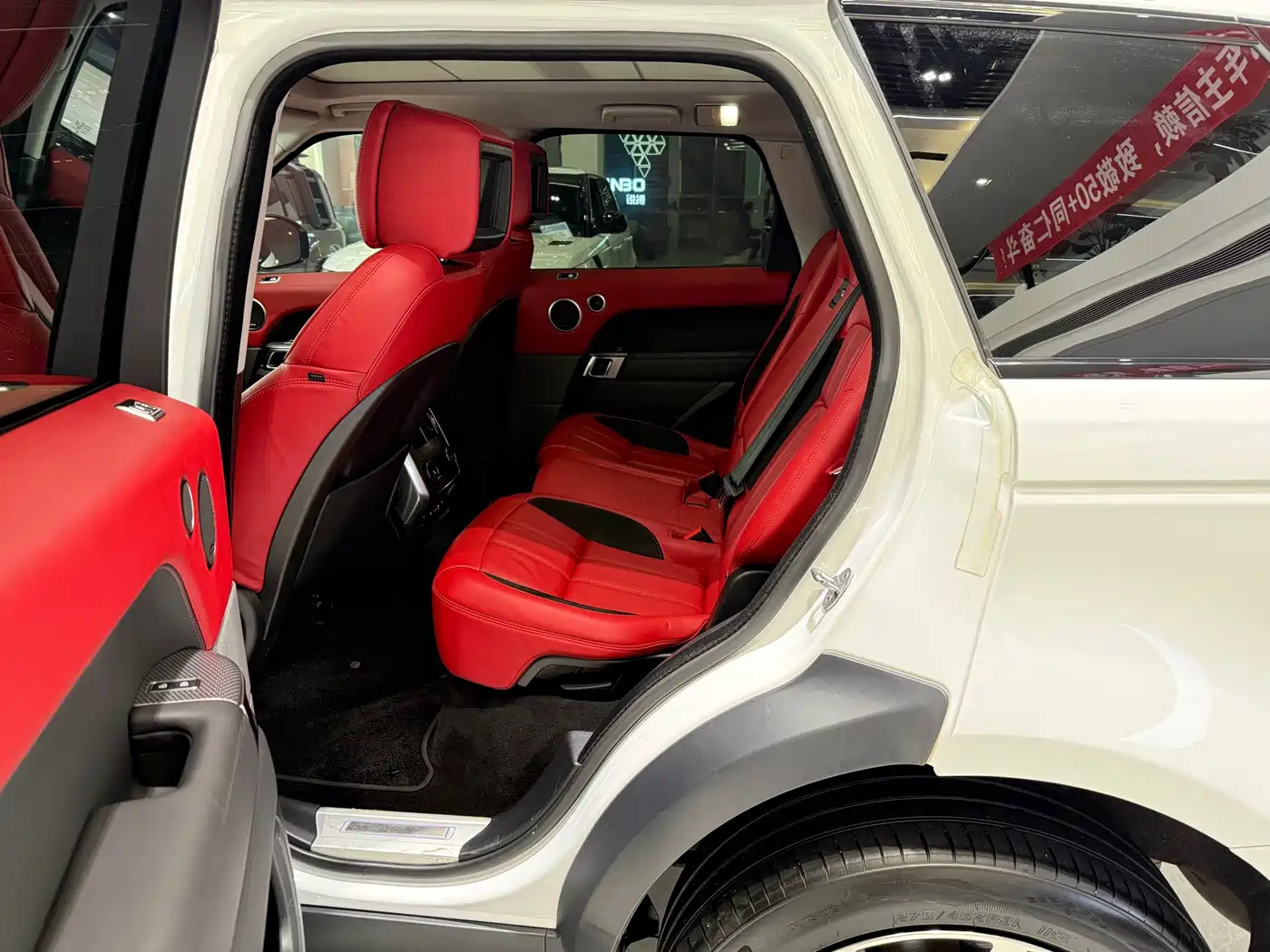 Land Rover Range Rover Sport 2022 3.0 L6 Gloss Black Edition фото 15