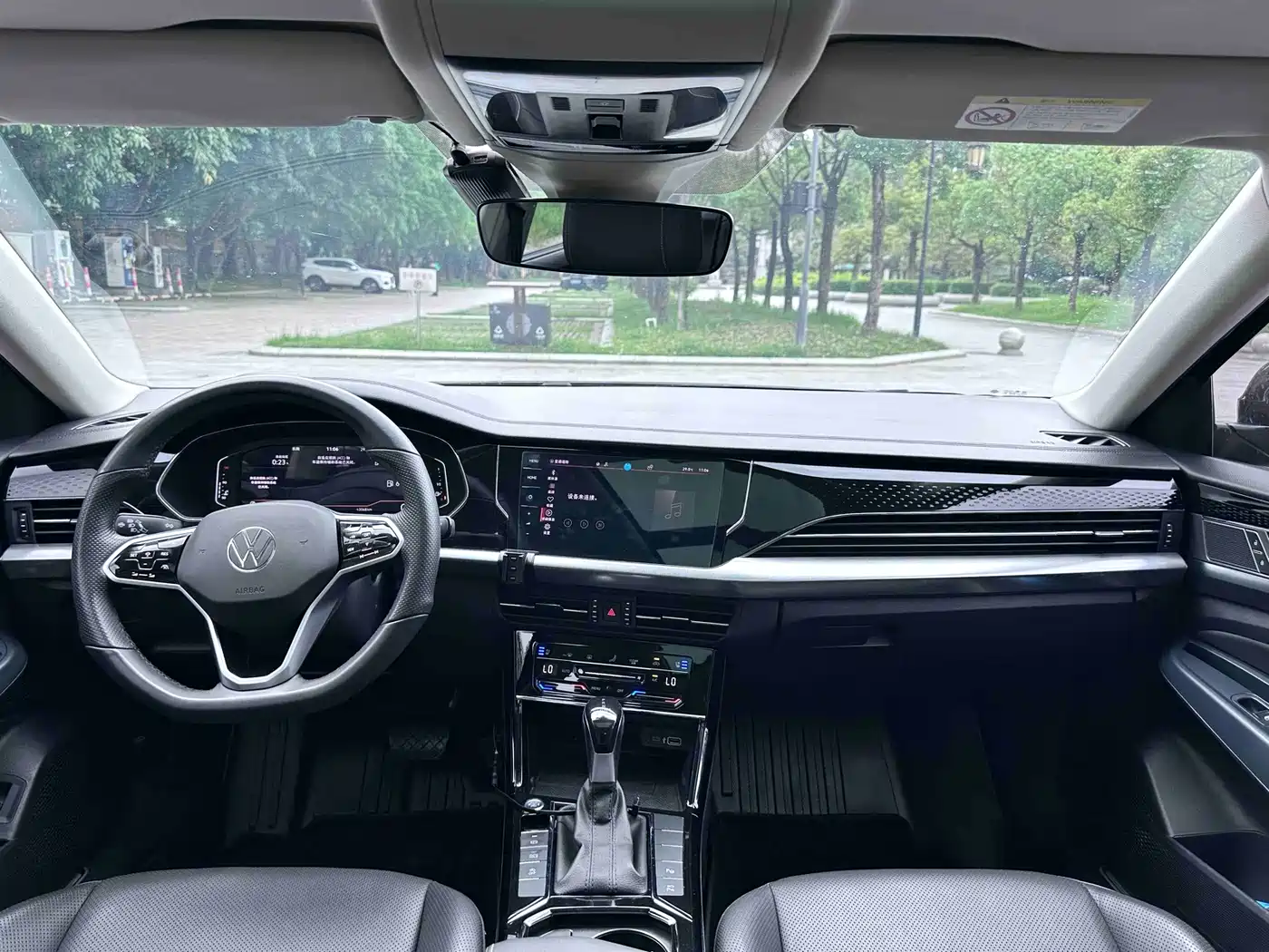 Volkswagen Passat 2023 330TSI Starlight Luxury Edition фото 5