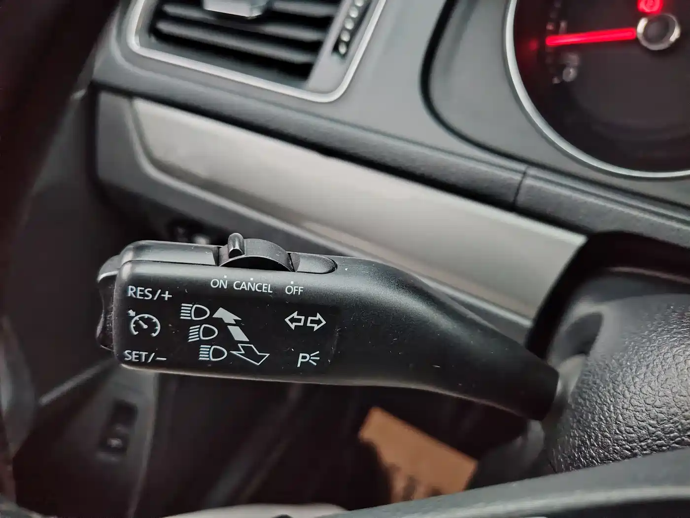 Volkswagen Lavida 2017 1.6L Automatic Comfort Edition фото 12