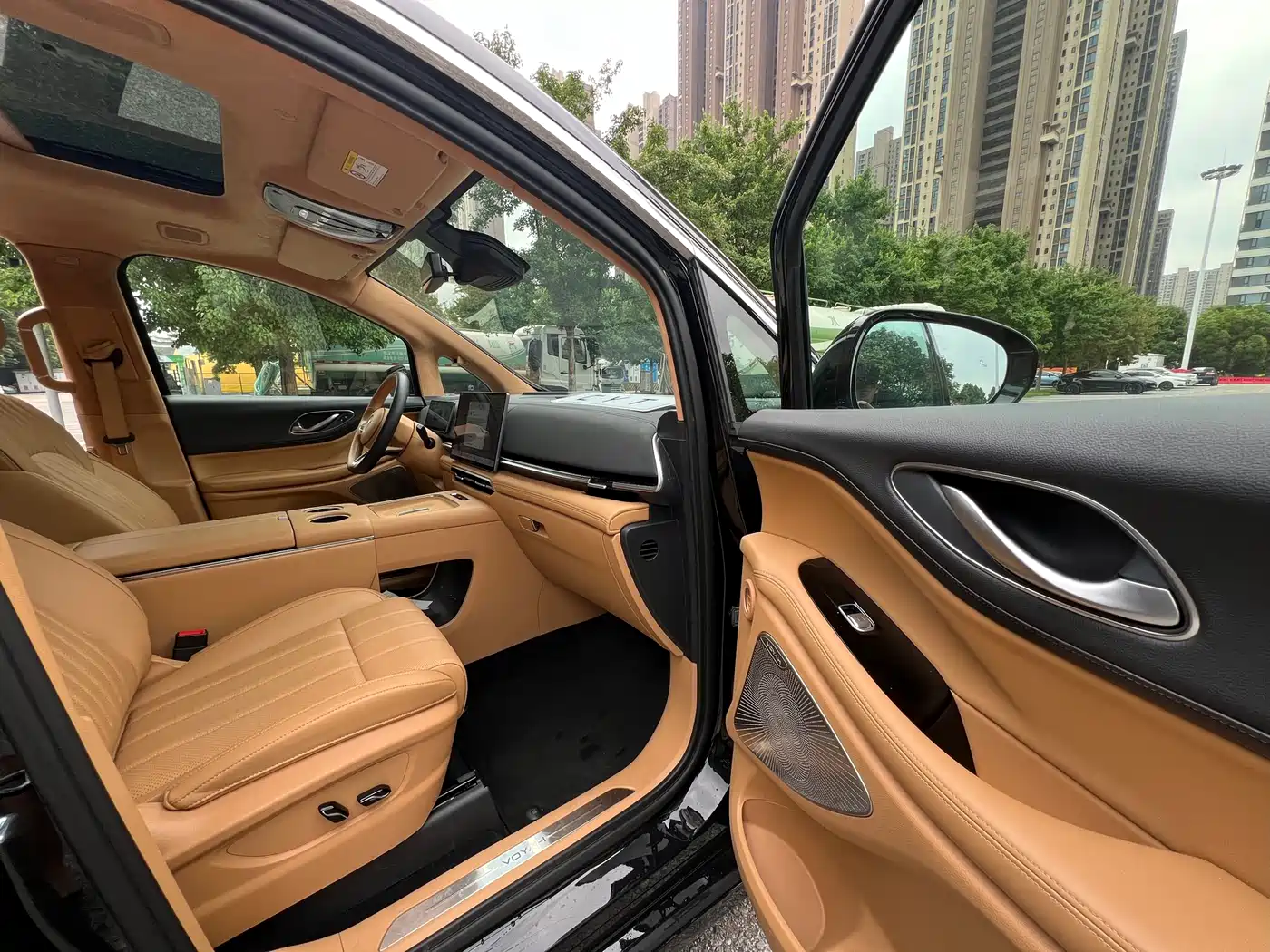 Voyah Auto Voyah Dreamer 2025 PHEV AWD Flagship Qian Kun Edition фото 3
