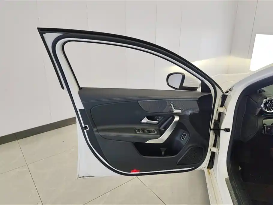 Mercedes-Benz A-Class 2022 Facelift III A 200 L Sport Sedan Fashion фото 7