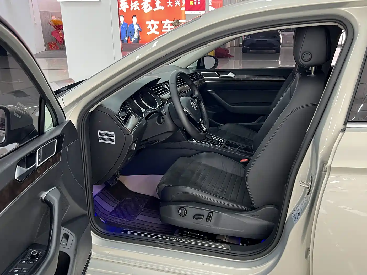 Volkswagen Magotan 2017 330TSI DSG Luxury фото 7