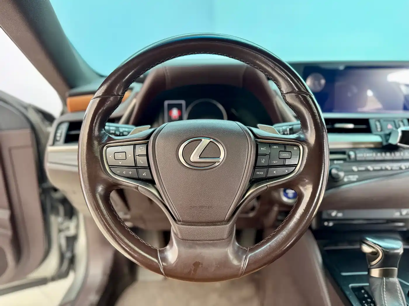 Lexus ES 2020 Model 300h Excellence Edition фото 16