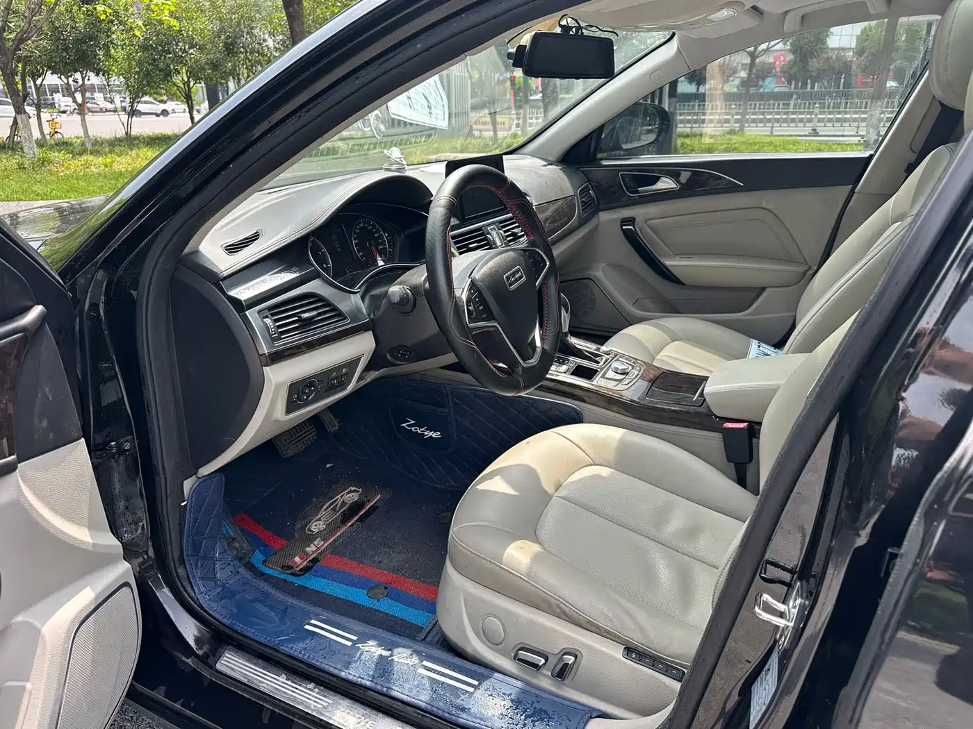 Фото 13 - Zotye Z700