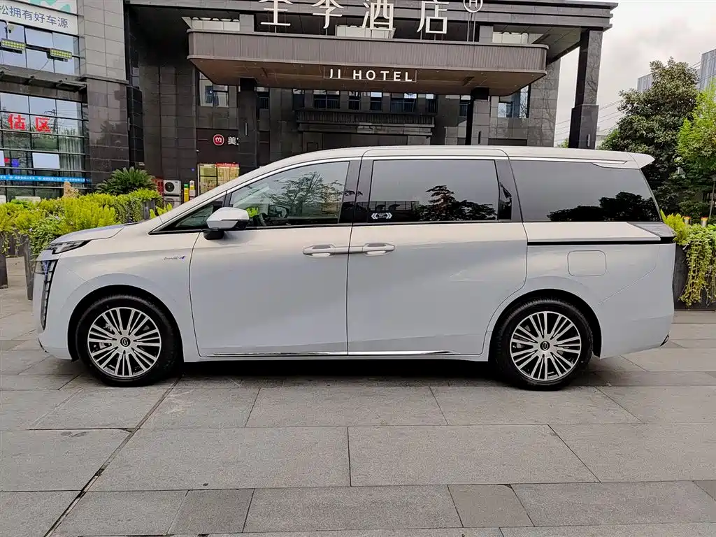 GAC TRUMPCHI E8 NEW ENERGY