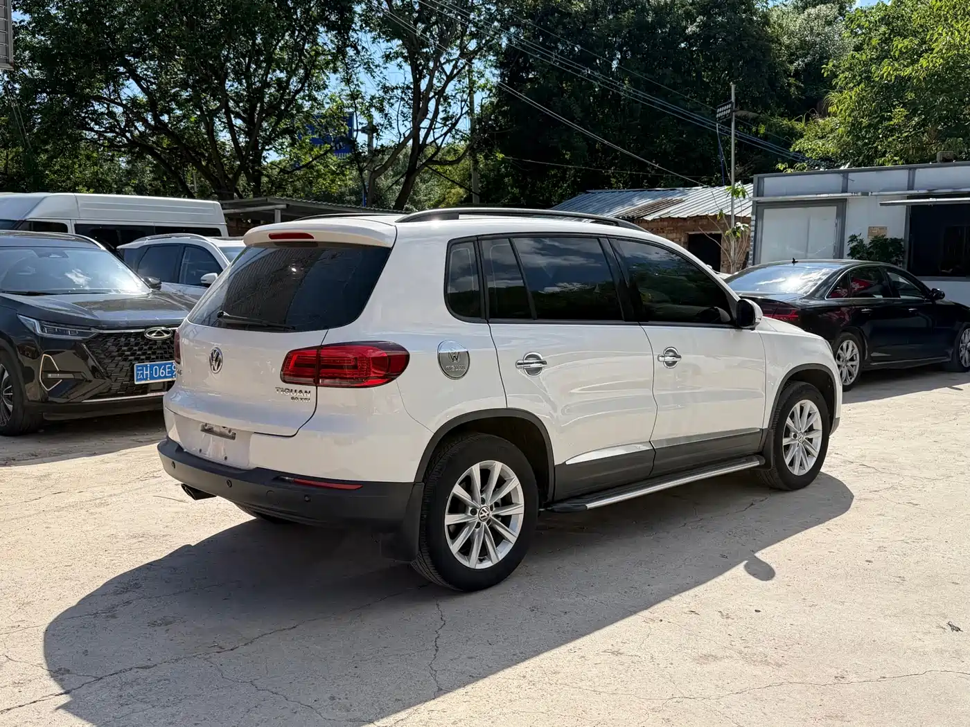 VOLKSWAGEN TIGUAN