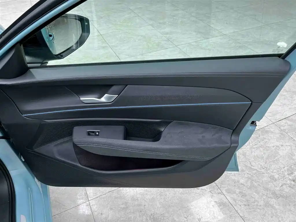 Volkswagen Passat 2025 Model Pro 380TSI Starlight Dragon Premium Edition фото 12