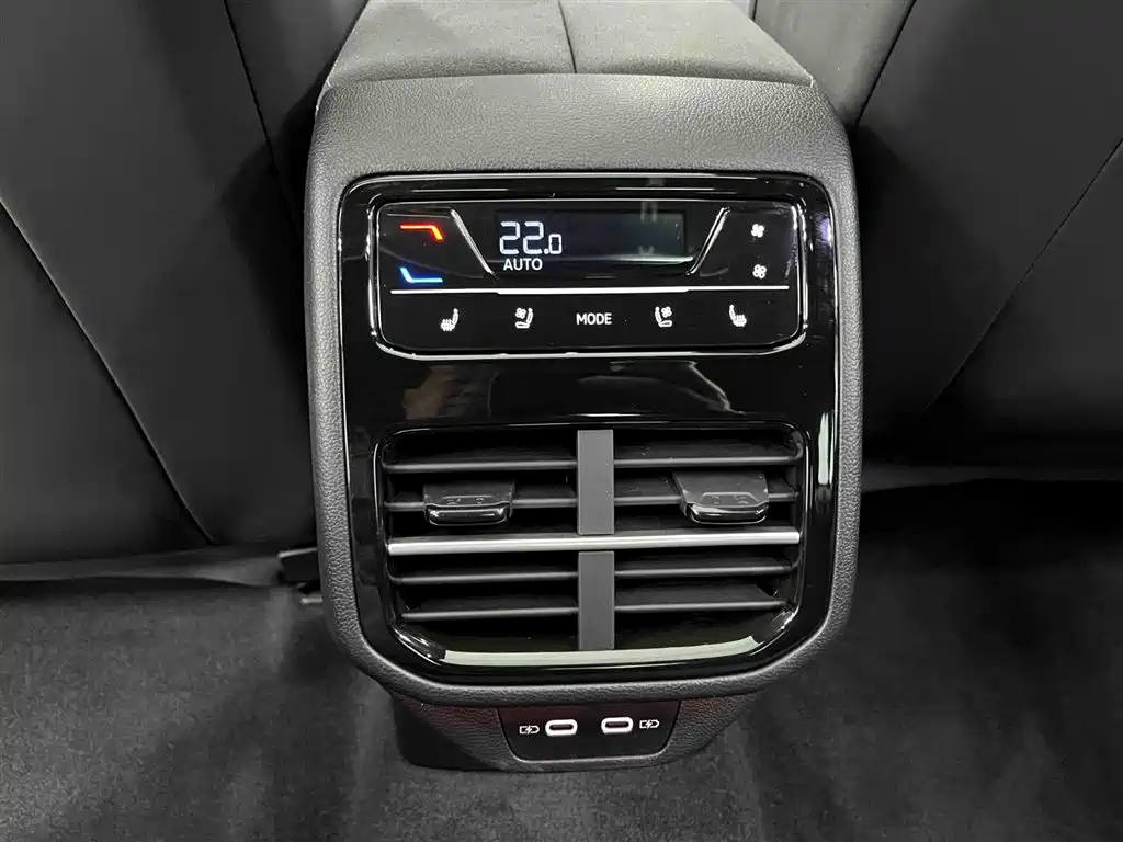 Volkswagen Passat 2025 Model Pro 380TSI Starlight Dragon Premium Edition фото 15