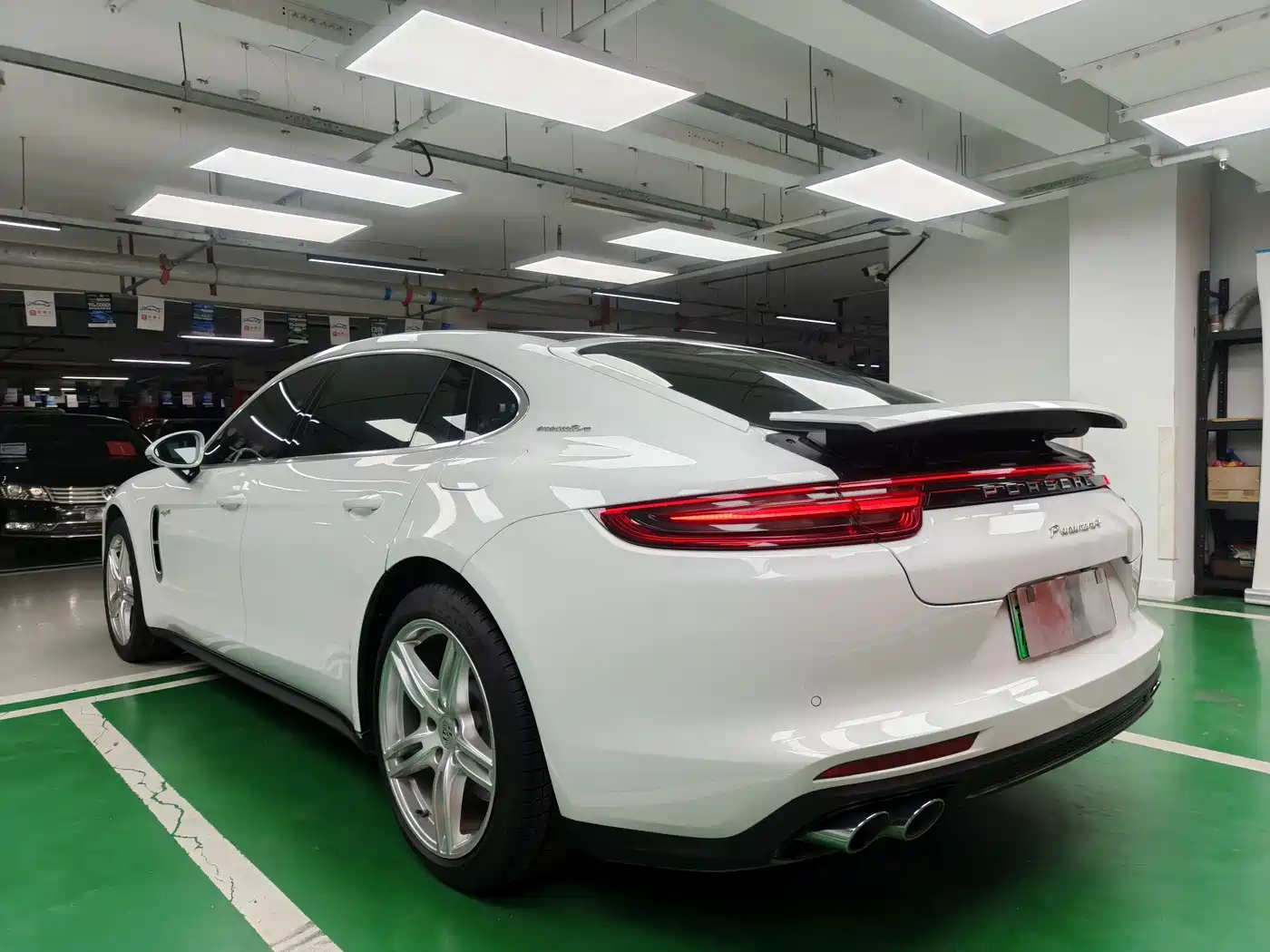 Porsche Panamera New Energy 2017 Panamera 4 E-Hybrid Executive Long Wheelbase 2.9T фото 7