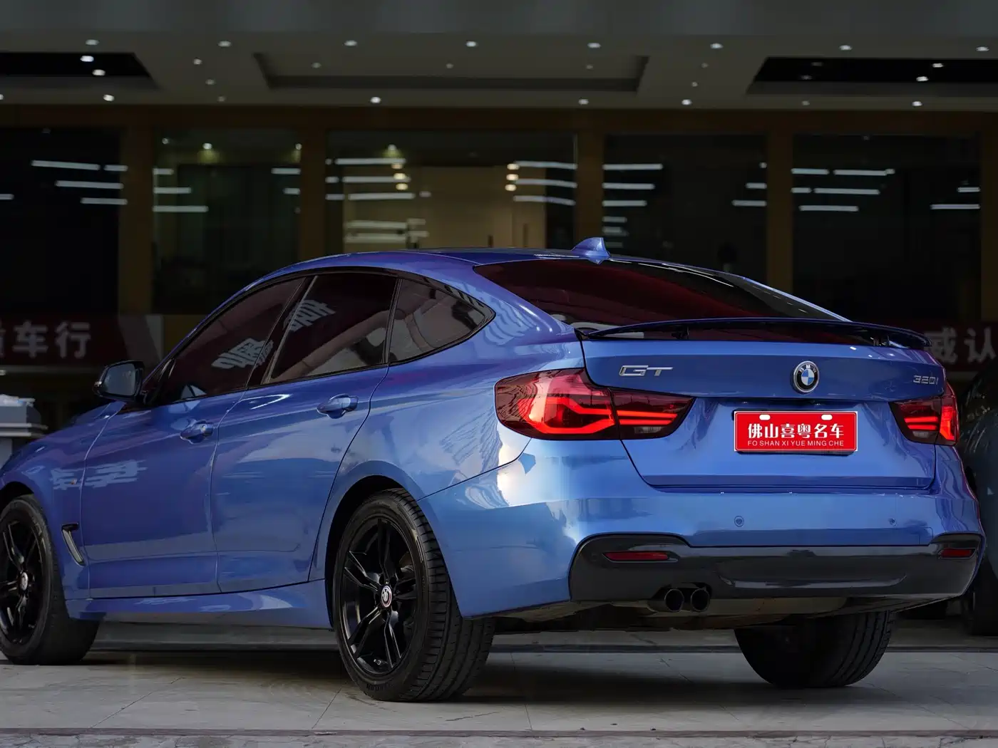 BMW 3 Series GT 2019 320i M Sport Black Night Edition фото 2