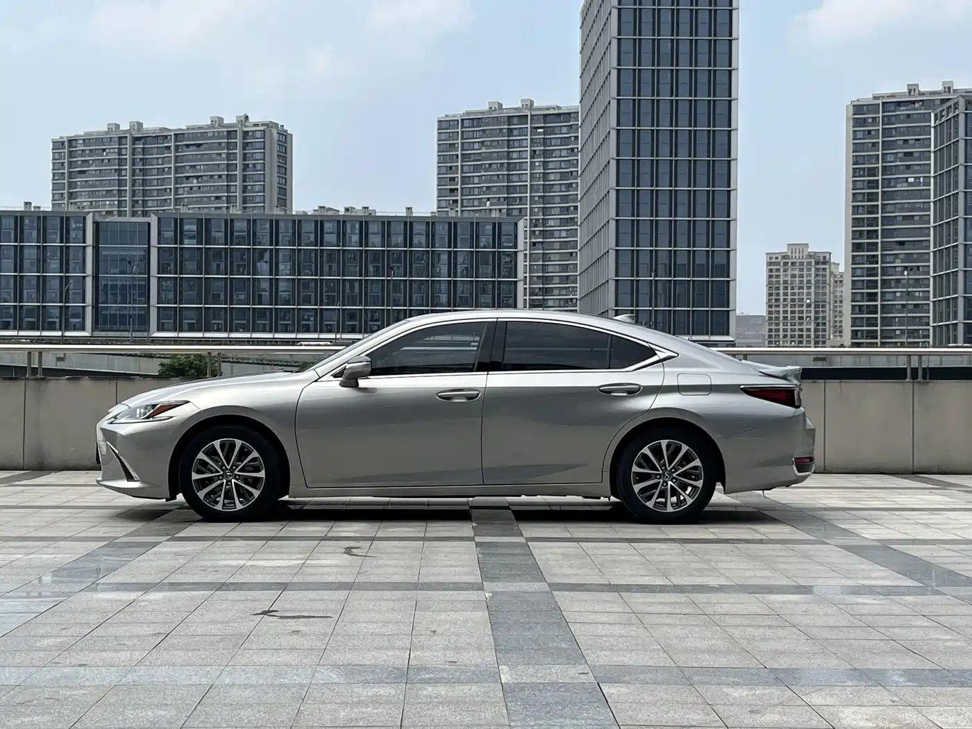 Фото 4 - Lexus ES