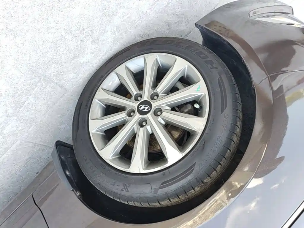Фото 23 - Hyundai Sonata
