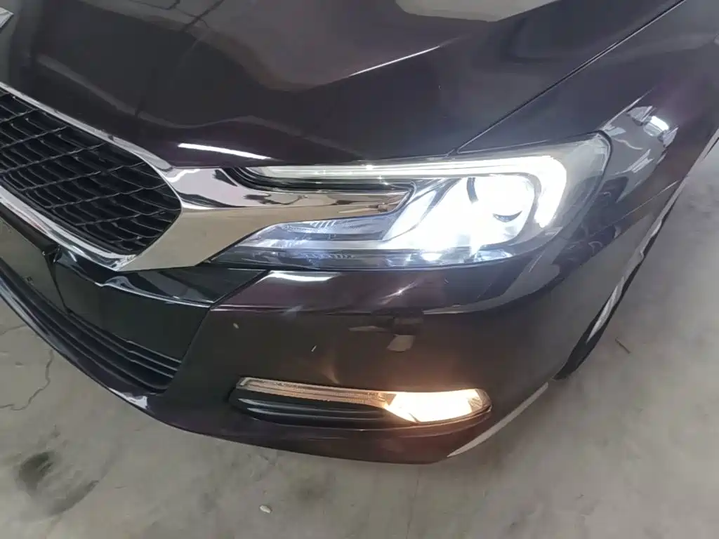 DS 5LS 2015 2014 1.8L Automatic Comfort VTi140