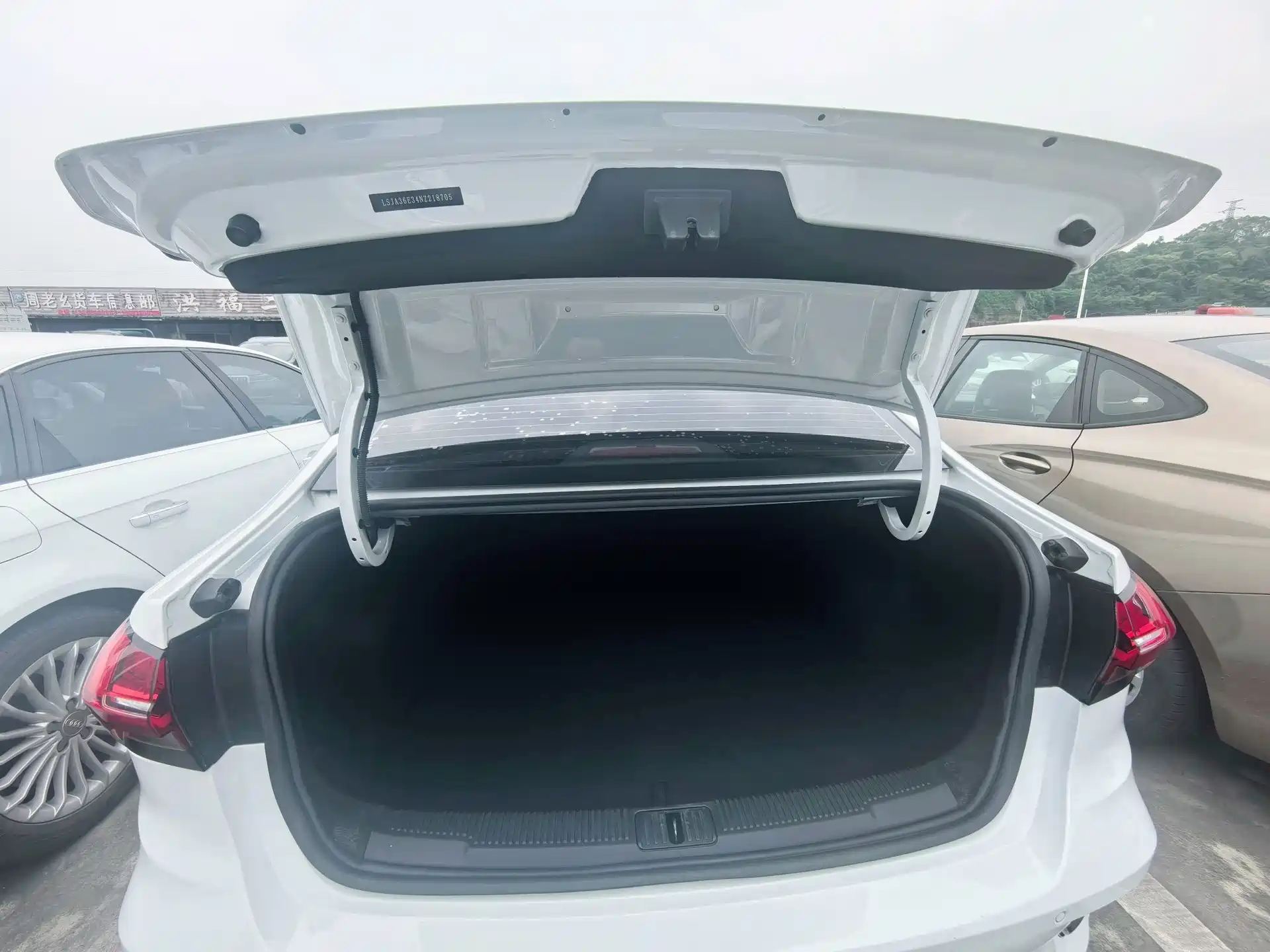 Фото 25 - Roewe i5