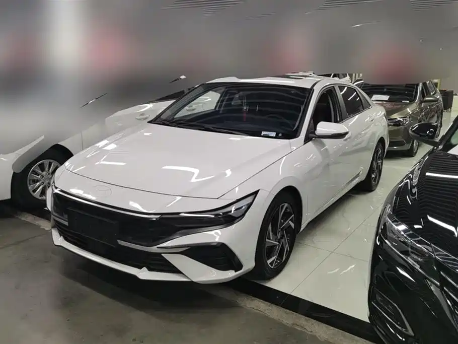 Hyundai Elantra 2021 1.5L CVT LUX Premium Edition