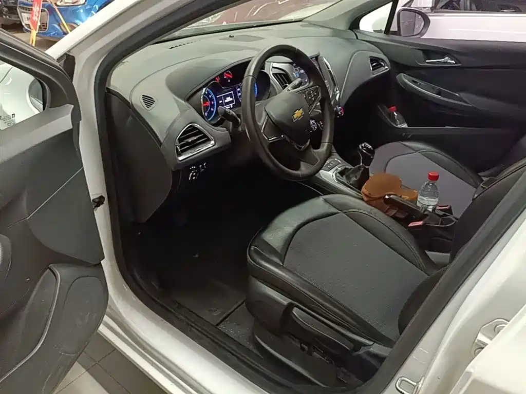 Chevrolet Cruze 2017 1.5L Manual Stylish фото 16