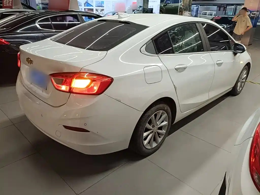 Chevrolet Cruze 2017 1.5L Manual Stylish фото 7