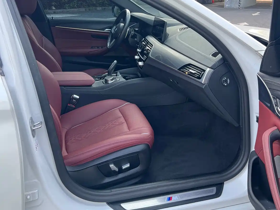BMW 5 Series 2023 530Li Leading M Sport Package фото 5