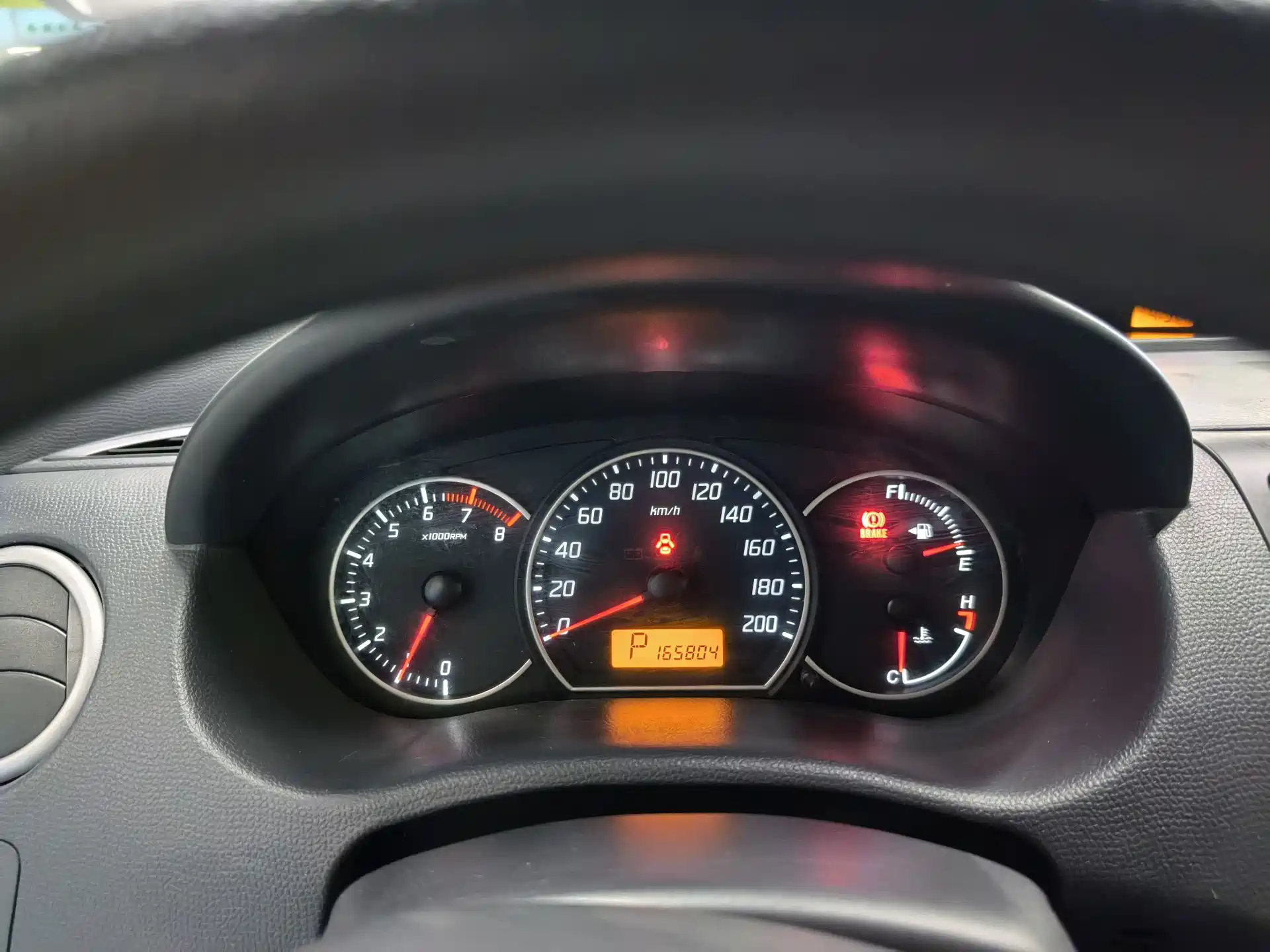 Фото 10 - Suzuki Swift