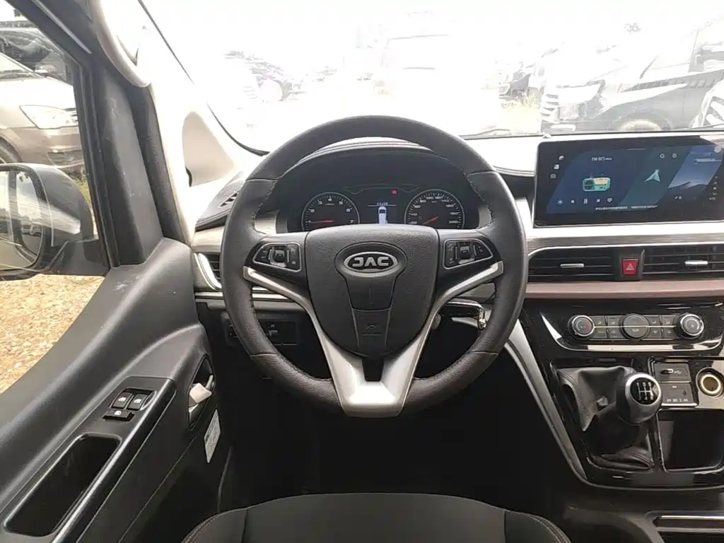 JAC Refine M3 2023 2022 1.5T 7-Seater Standard