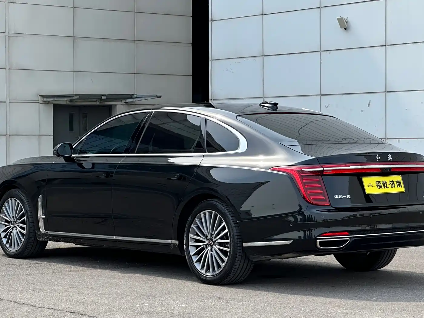 Hongqi H9 2022 2.0T Smart Connect Flag Smooth Edition фото 7