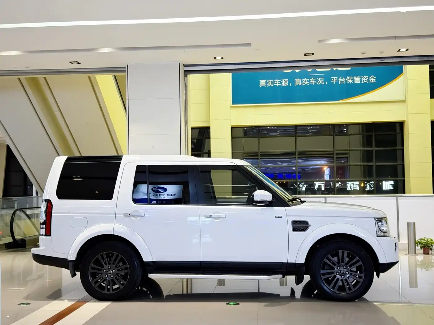 Land Rover Discovery 2016 3.0 SC Gloss Black Collector's Edition HSE фото 4