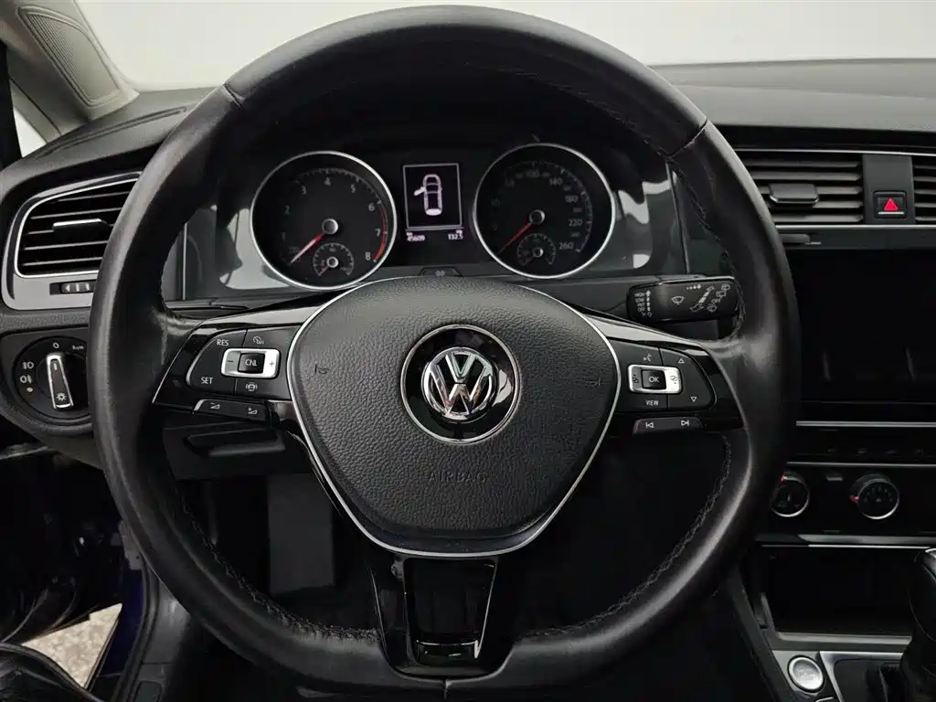 Volkswagen Golf 2020 Beloved Edition 280TSI DSG Comfort фото 8
