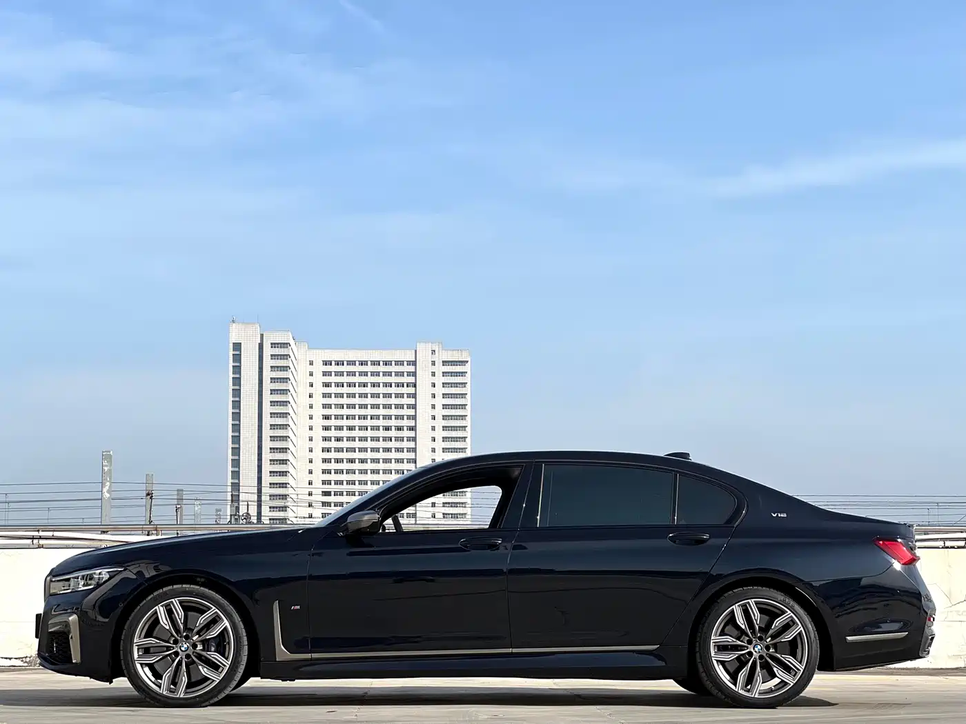 BMW 7-SERIES