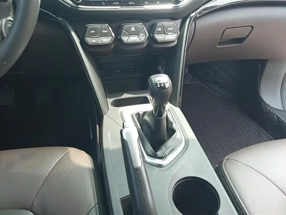 GAC Trumpchi Trumpchi GS4 2015 200T Manual Luxury Edition фото 16