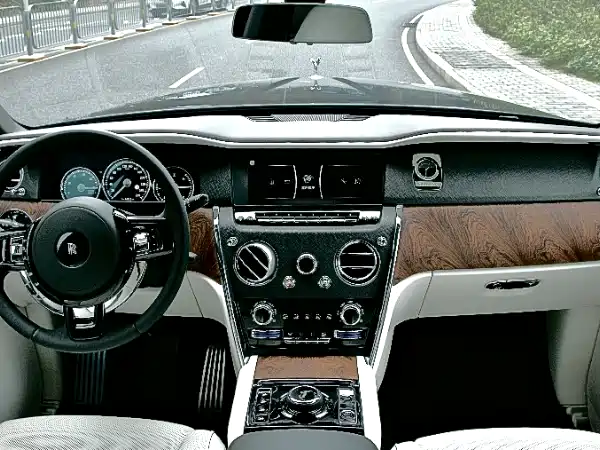 ROLLS-ROYCE CULLINAN