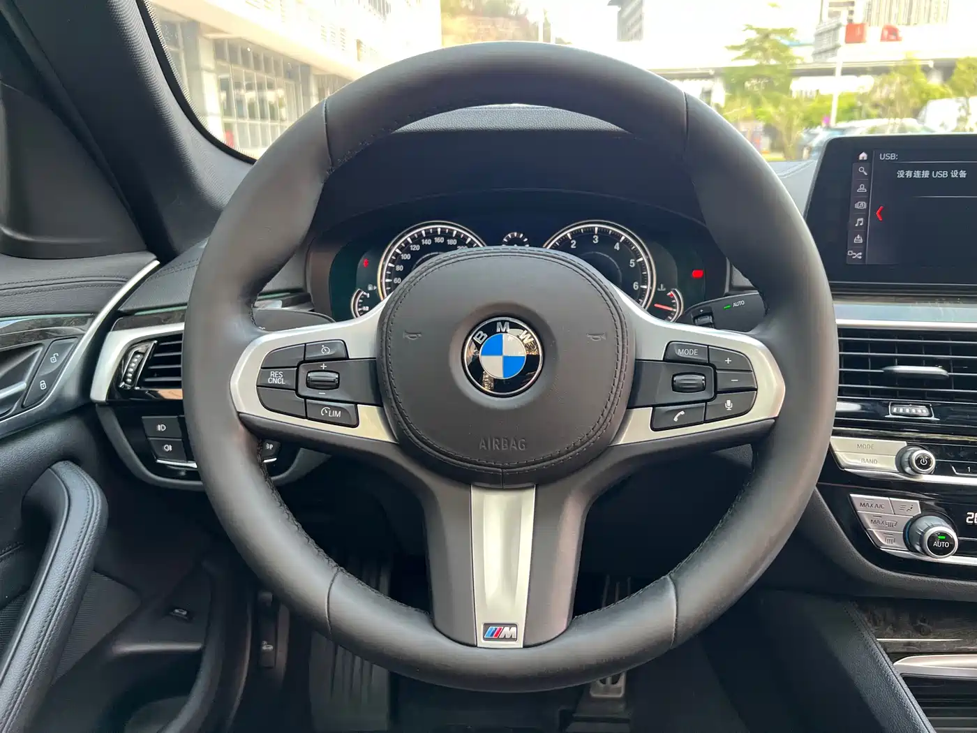 BMW 5 Series 2018 525Li M Sport Package фото 10