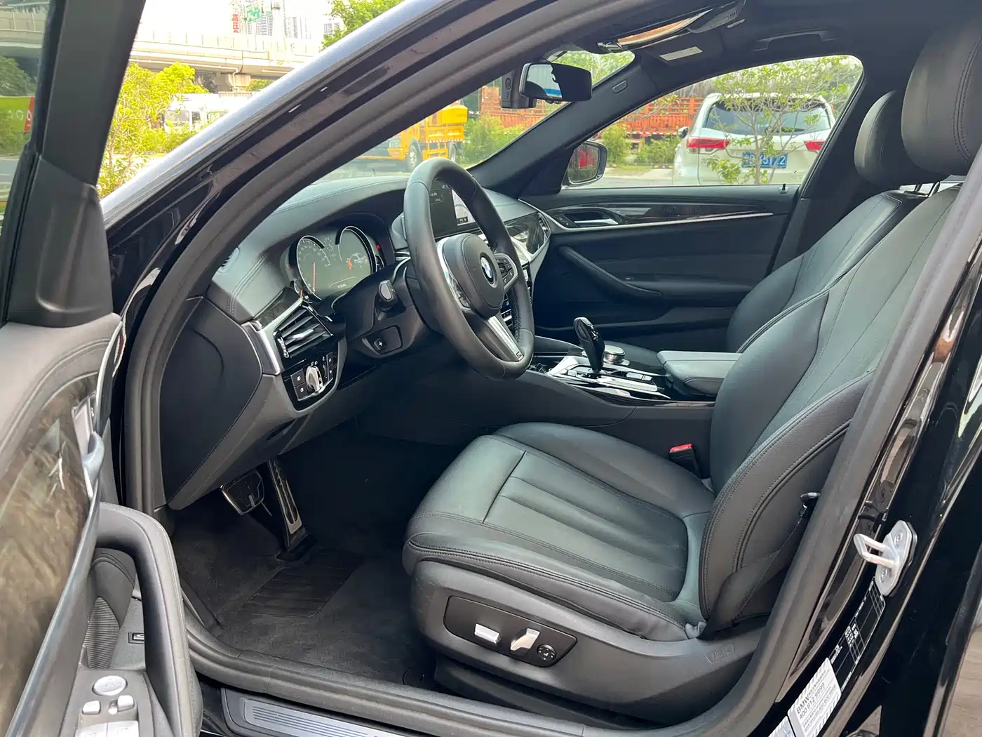 BMW 5 Series 2018 525Li M Sport Package фото 6