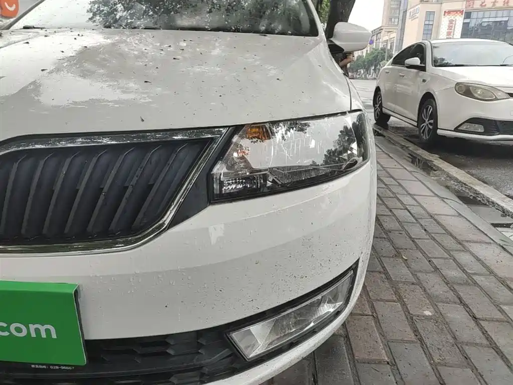 Škoda Rapid 2016 1.6L Automatic Pioneer Edition фото 24
