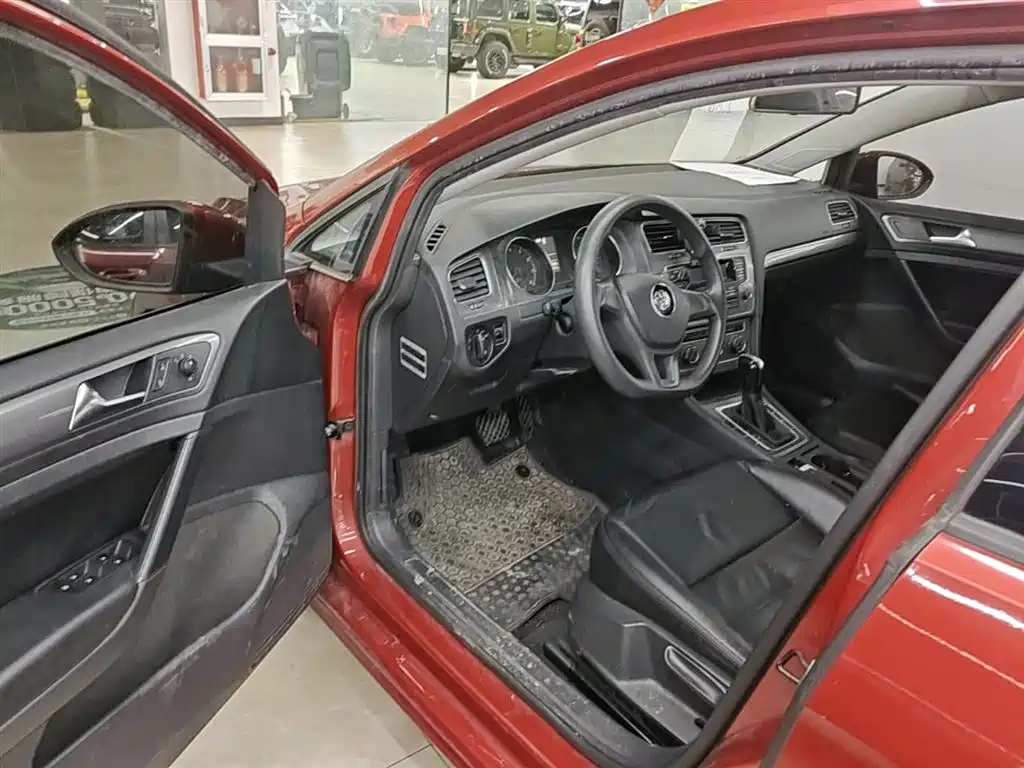 Volkswagen Golf 2014 1.6L Automatic Fashion Edition фото 23