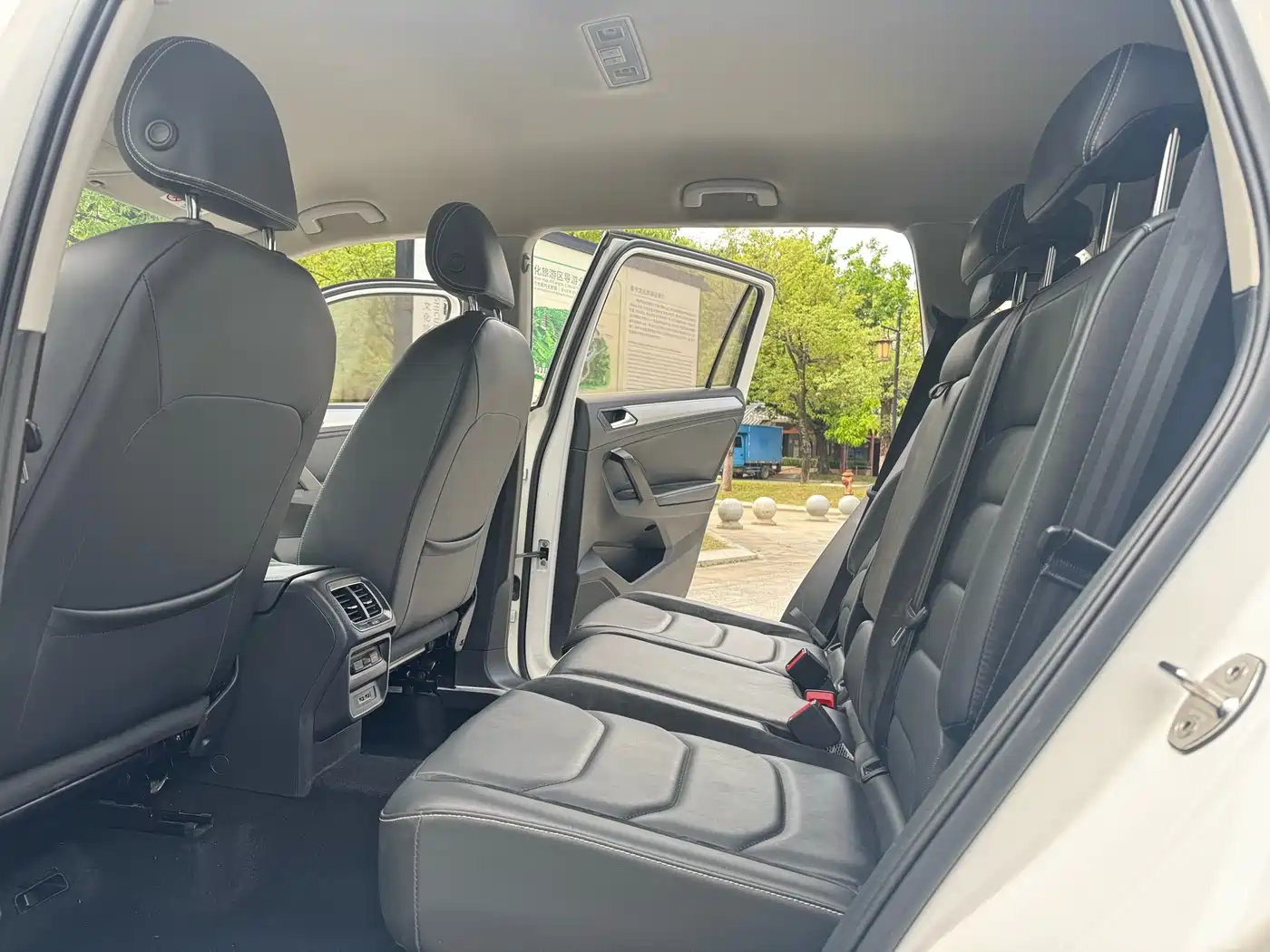 Volkswagen Tiguan L 2017 330TSI Automatic 2WD Comfort Edition фото 5
