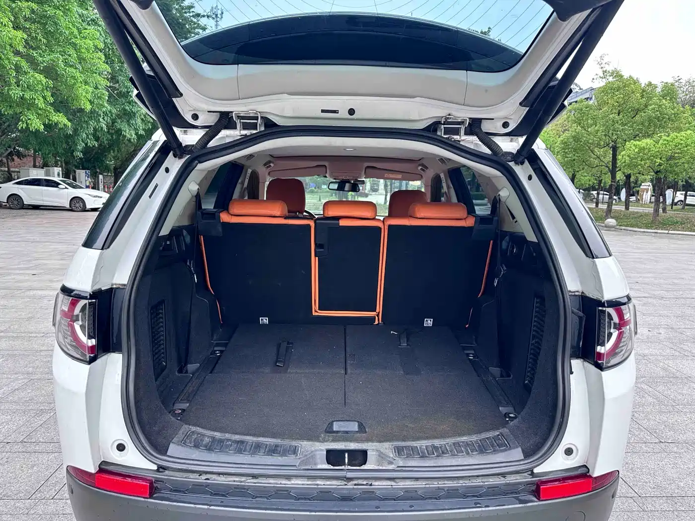 Land Rover Discovery Sport 2018 240PS HSE Edition фото 13