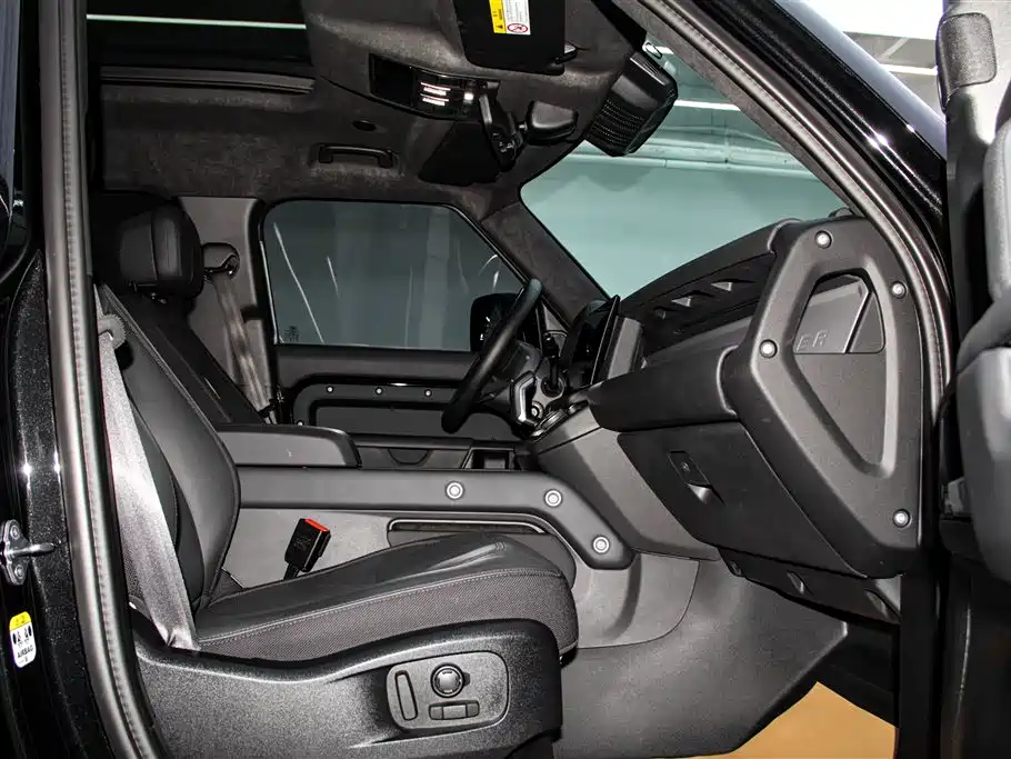 Land Rover Defender 2025 110 3.0T P400 -Dynamic HSE фото 19