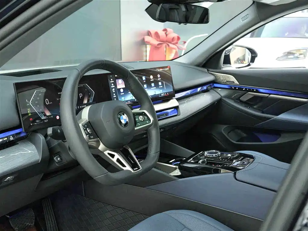 BMW 5 Series 2025 530Li Premium M Sport Package фото 7