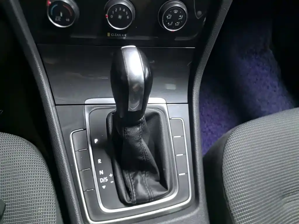 Volkswagen Golf 2018 1.6L Automatic Comfort фото 14