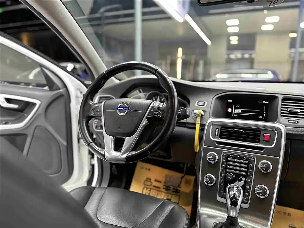 Volvo V60 2016 2015 T5 Momentum