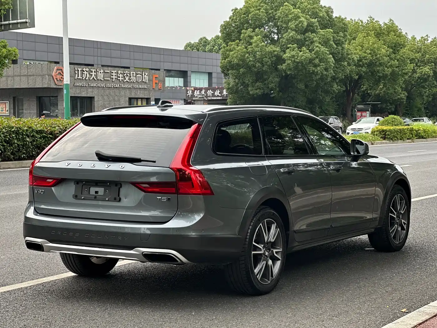 Фото 8 - Volvo V90