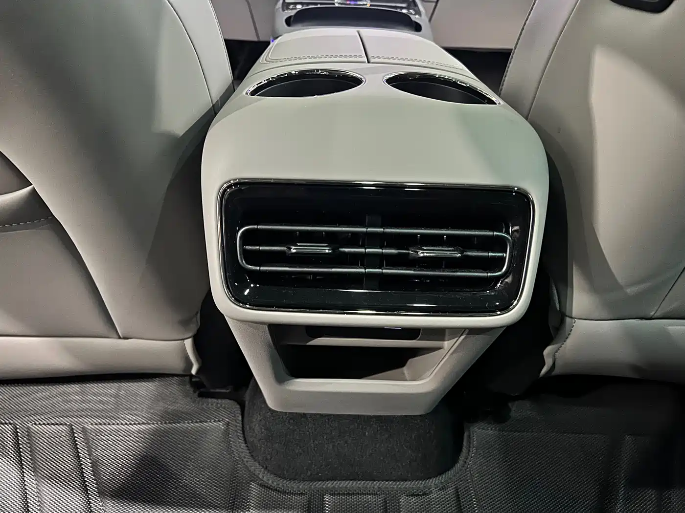 Geely Galaxy Galaxy Xingyao 8 2025 130km EM-P Starship Edition фото 29