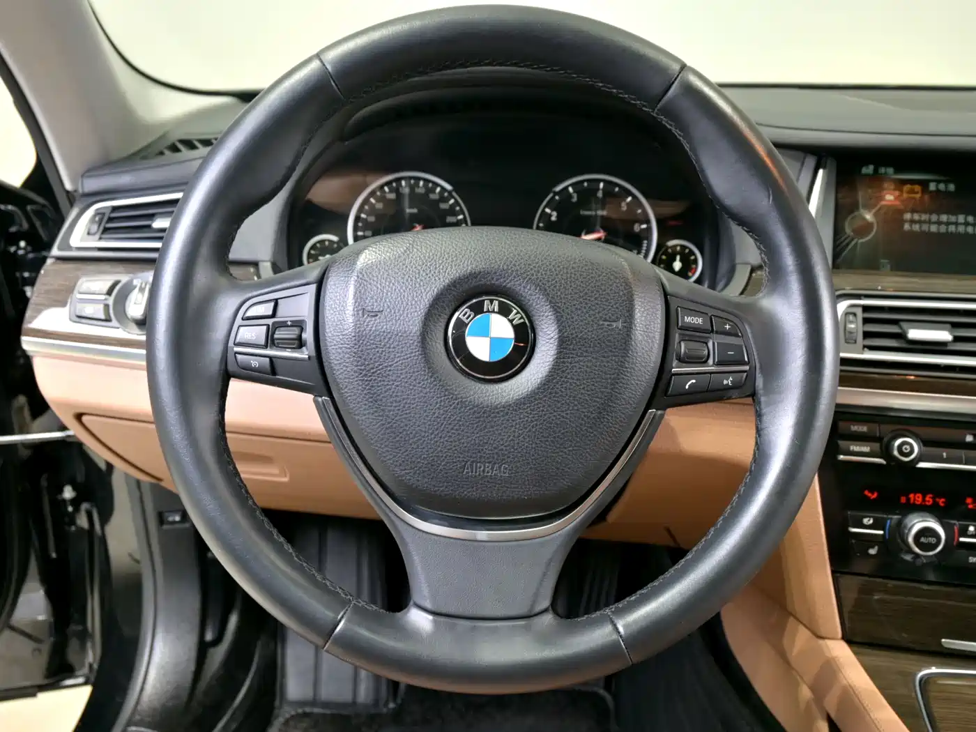 BMW 7 Series 2013 Model 730Li Leading фото 14