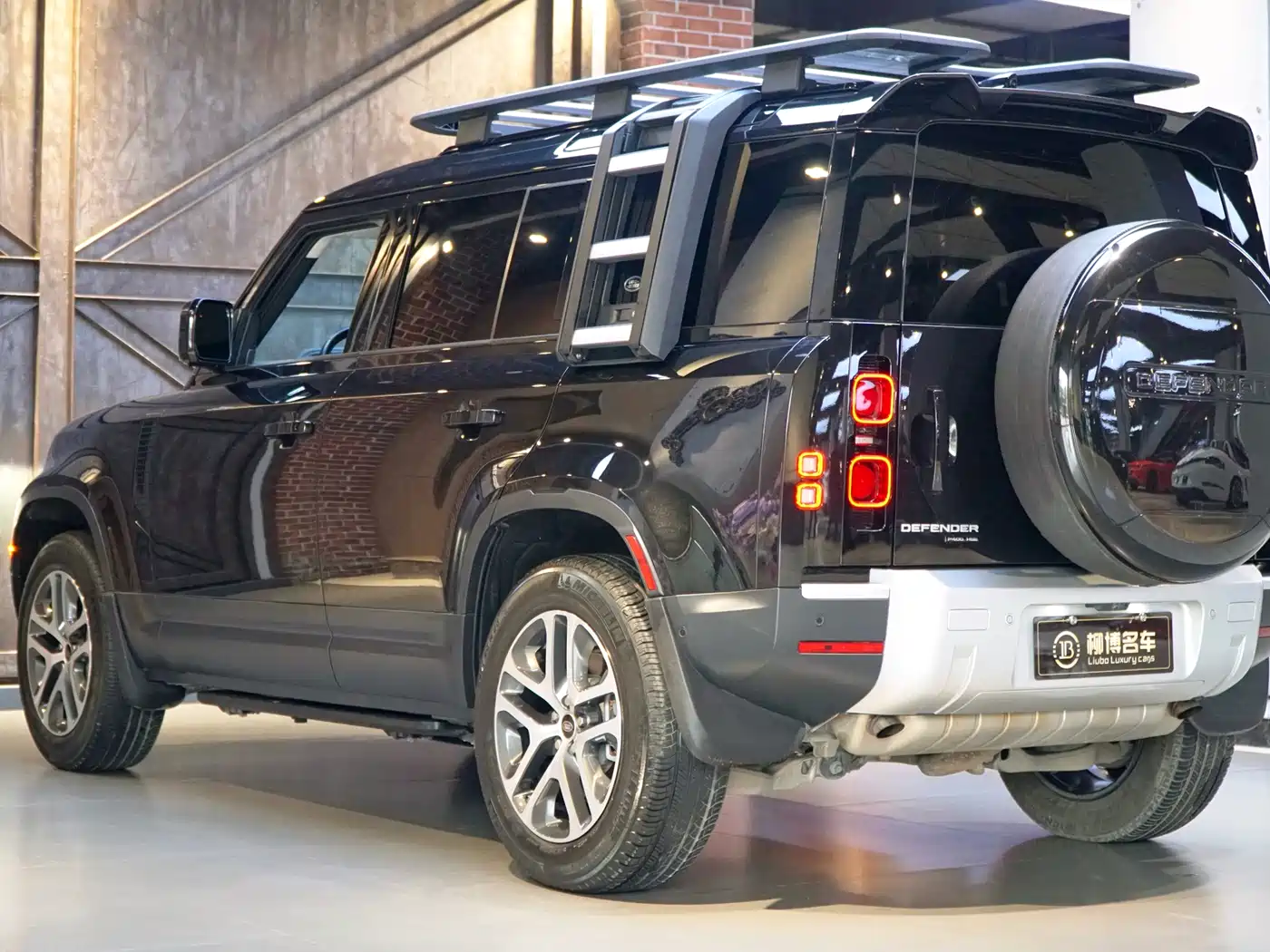 Land Rover Defender 2021 110 P400 X-DYNAMIC HSE фото 6
