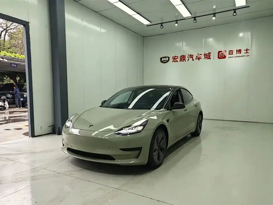 TESLA MODEL 3
