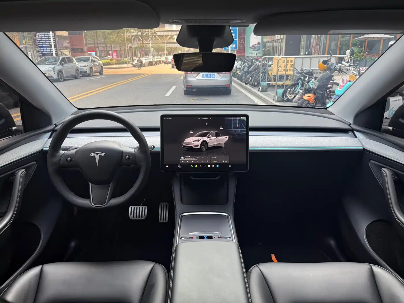 TESLA MODEL Y