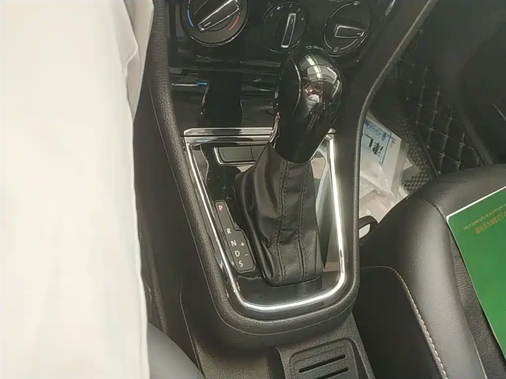 Volkswagen Bora 2016 Model 1.6L Automatic Comfort фото 14