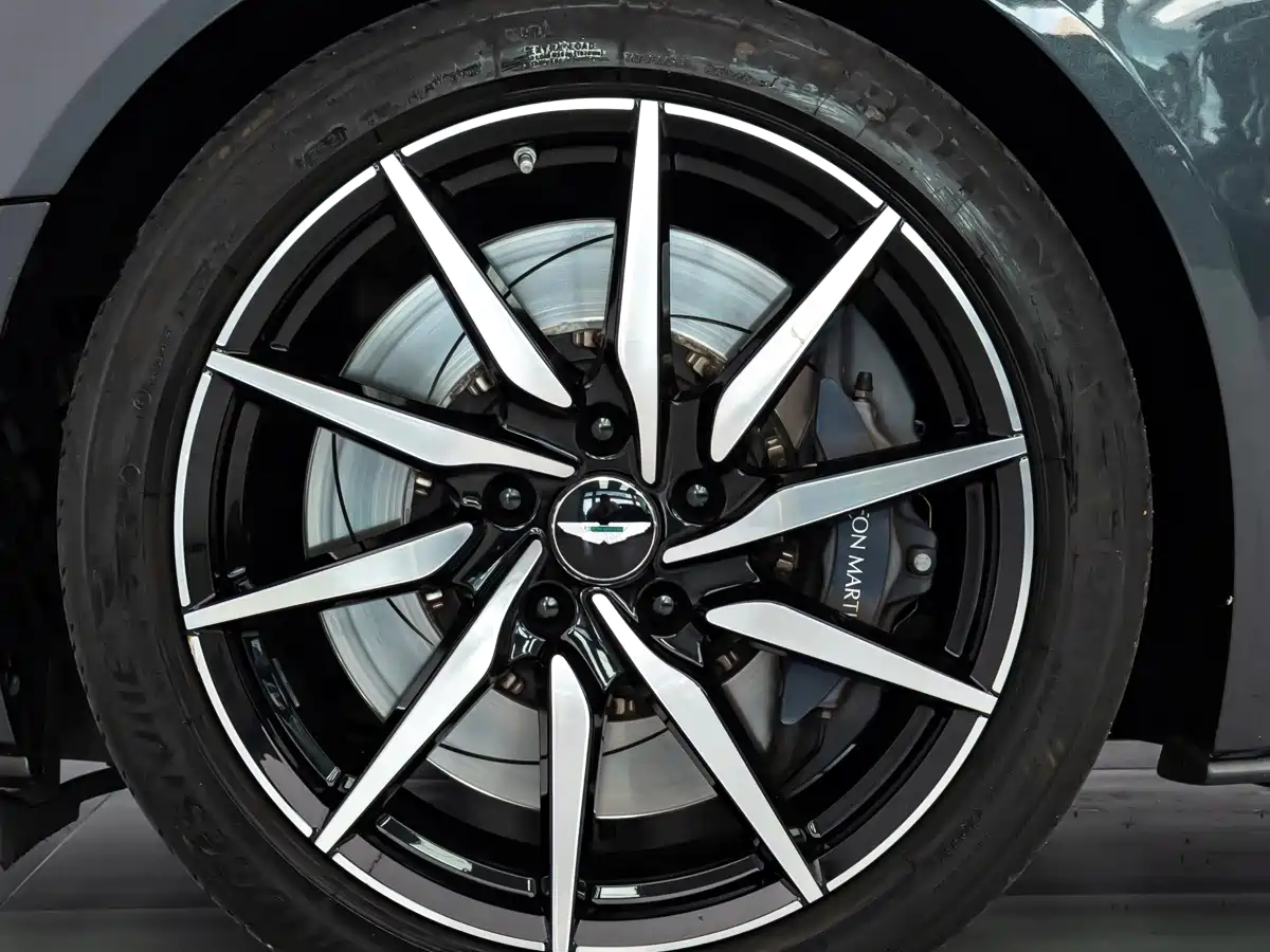 Aston Martin DB11 2022 2022 4.0T V8 Coupe